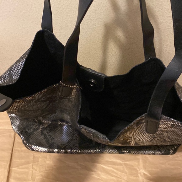 Guess Handbag - Picture 5 of 6